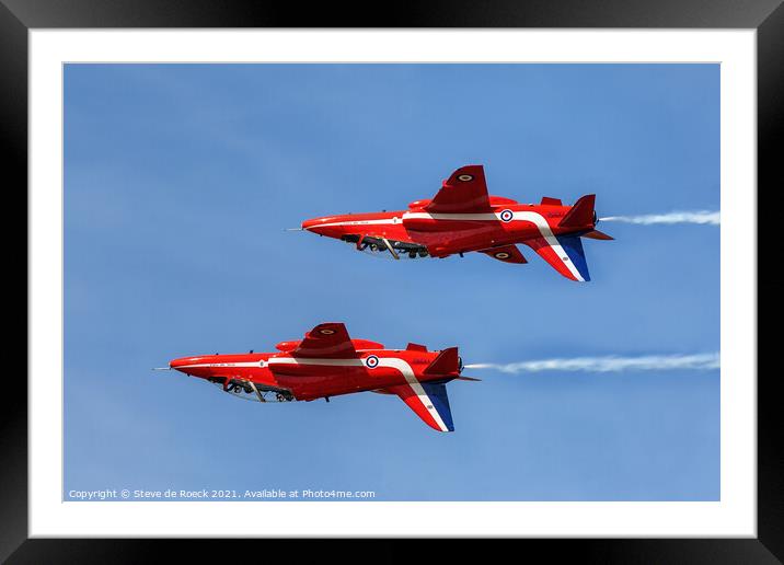 Red Arrows Inverted Formation Framed Mounted Print by Steve de Roeck