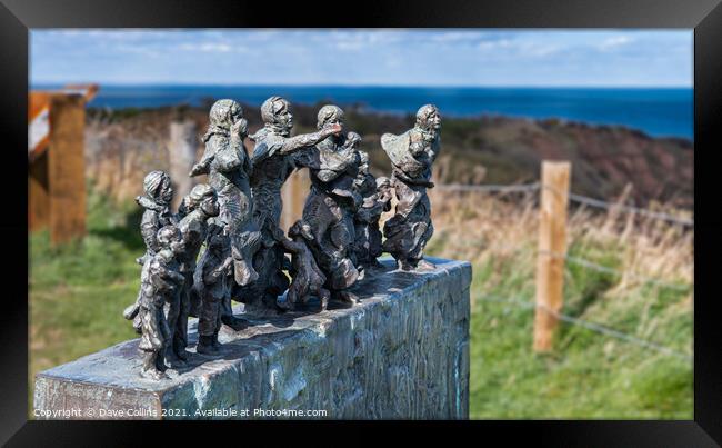 Fisher Wives Statues commemorating loss of 189 fisherman during the great storm of 1881 Framed Print by Dave Collins