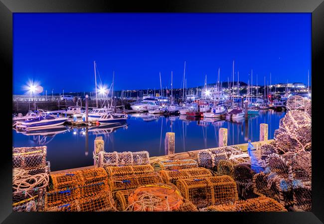 Scarborough harbour Framed Print by chris smith