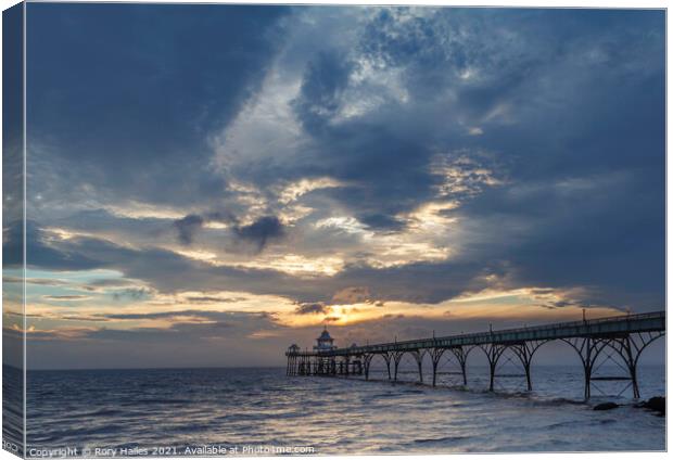 Clevedon Pier on a cloudy evening Canvas Print by Rory Hailes