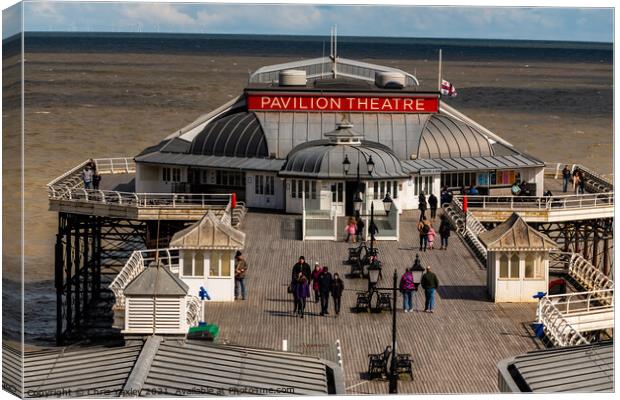 The Pavilion Theater, Cromer pier Canvas Print by Chris Yaxley