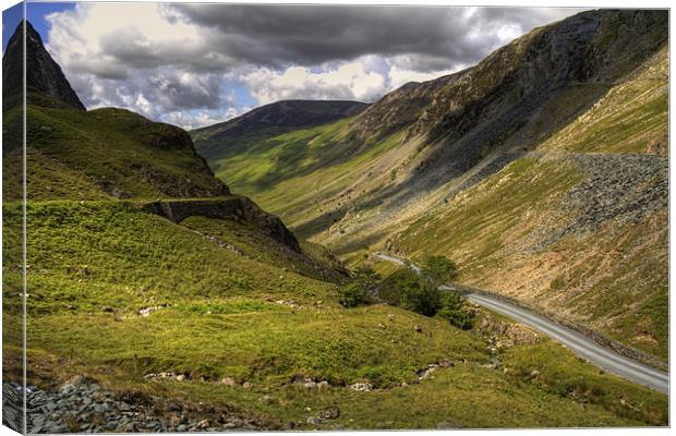 Honister Pass Canvas Print by Tom Gomez