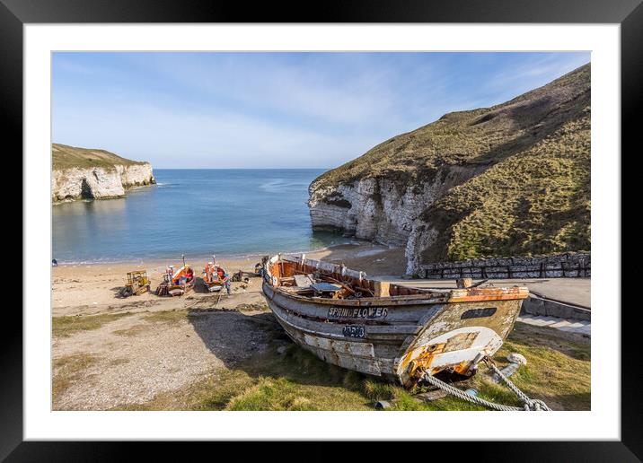 Flamborough head north landing Framed Mounted Print by chris smith