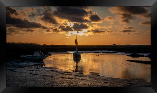 Moody sunset Framed Print by Dorringtons Adventures