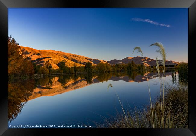Lake Benmore New Zealand Framed Print by Steve de Roeck