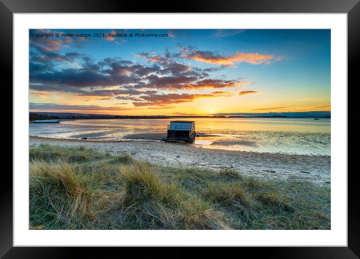 Dramatic sunset over houseboats moored in Bramble Bush Bay  Framed Mounted Print by Helen Hotson