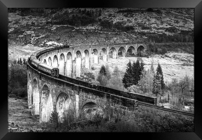 Glenfinnan Viaduct Framed Print by chris smith
