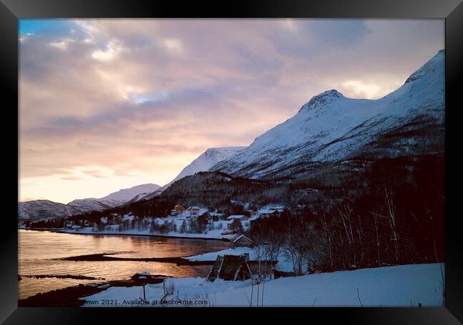 The sun beginning to set over Northern Norway Framed Print by Lizzi Brown