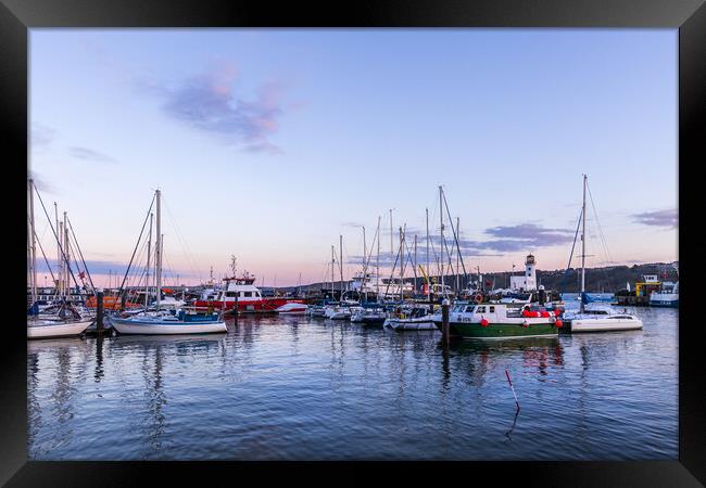 Scarborough harbour Framed Print by chris smith