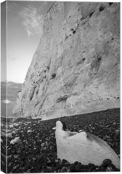 Morning at the White Cliffs of Dover Canvas Print by Ian Middleton