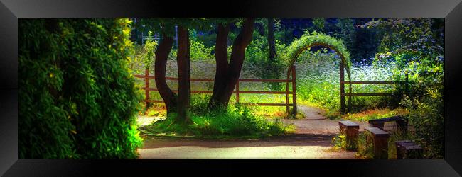 HL0026P - Come on in - Panorama Framed Print by Robin Cunningham