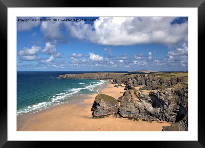 Bedruthen steps cornwall beach  Framed Mounted Print by Les Schofield