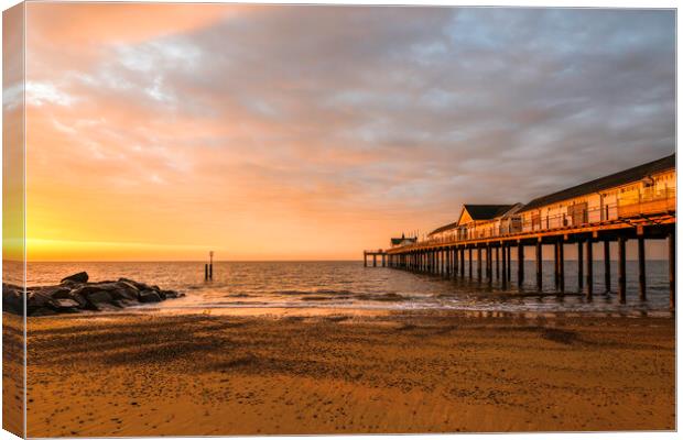 The Pier ar Southwold Suffolk  Canvas Print by Robbie Spencer