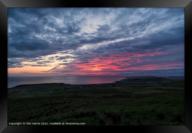 Skye sunset Framed Print by Geo Harris
