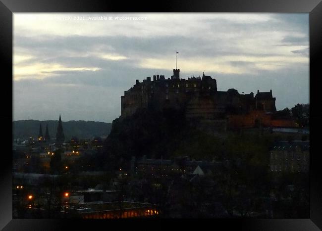 Edinburgh castle Framed Print by dale rys (LP)