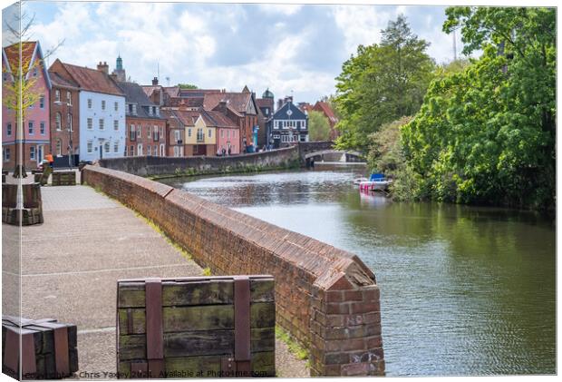 Norwich, Norfolk, UK – May 11 2021. The historic Quayside along the River Wensum in the city of Norwich, Norfolk. The traditional properties along this pedestrianised road have stunning interrupted views across the River Wensum all the way to Fye Bridge Canvas Print by Chris Yaxley