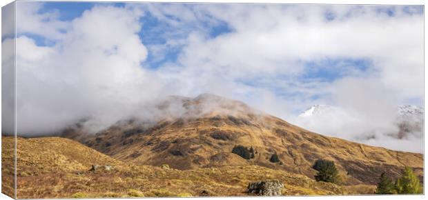 Scottish highlands Canvas Print by chris smith