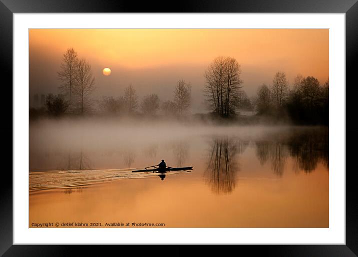 Early morning paddle Framed Mounted Print by detlef klahm