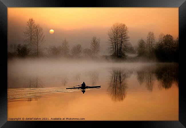 Early morning paddle Framed Print by detlef klahm