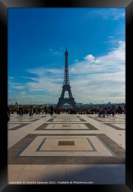 The Chaillot esplanade and Eiffel tower Framed Print by Vicente Sargues