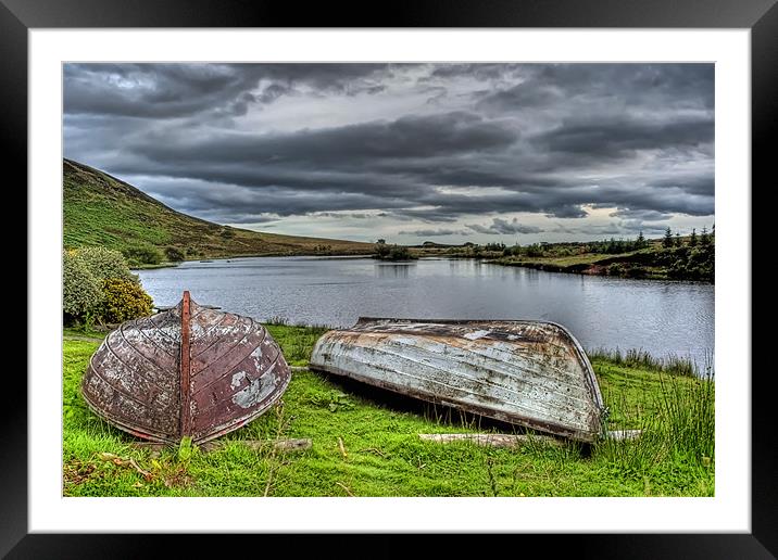 Glenburn fishery Framed Mounted Print by Sam Smith