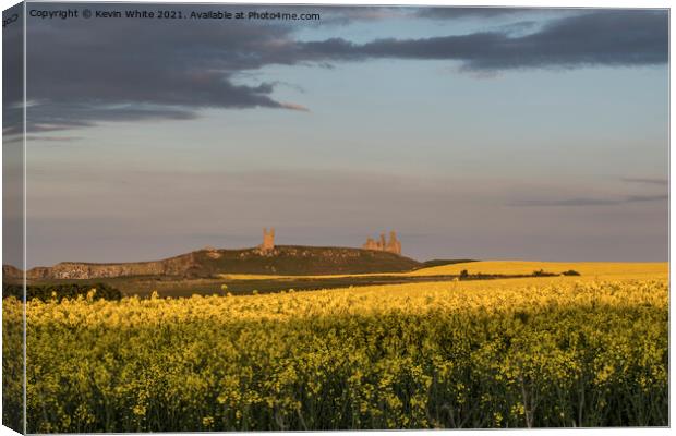 Dunstanburgh Castle just before sunset Canvas Print by Kevin White