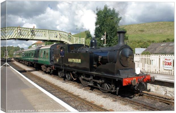 SR M7 Class no. 53 at Corfe Castle, Swanage Railway Canvas Print by Richard J. Kyte