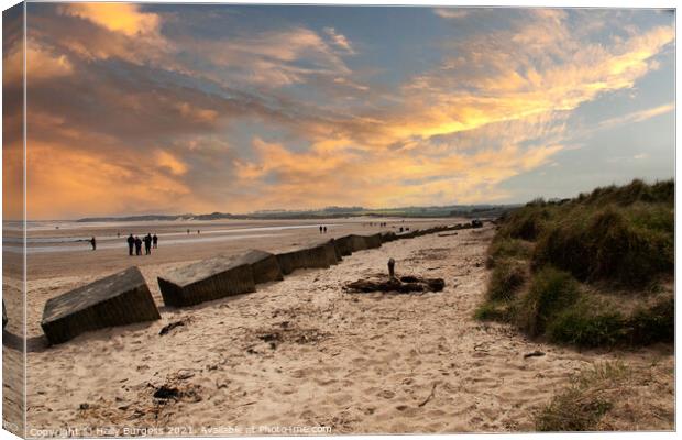 Alnmouth Northumberland at sunsetting  Canvas Print by Holly Burgess