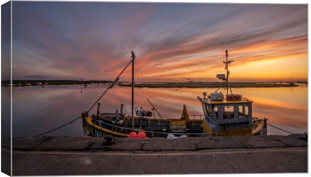 Fishing boat and a beautiful sunrise - Wells-next-the-Sea Canvas Print by Gary Pearson