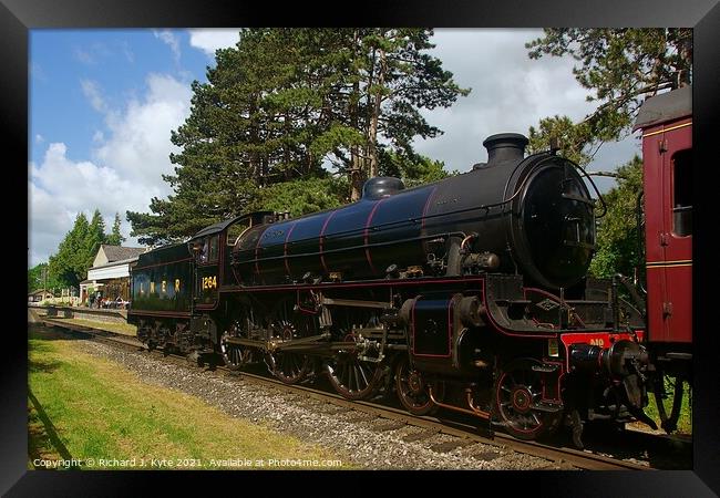 LNER B1 Class no. 1264 approaches Gotherington, Gloucestershire Warwickshire Railway Framed Print by Richard J. Kyte