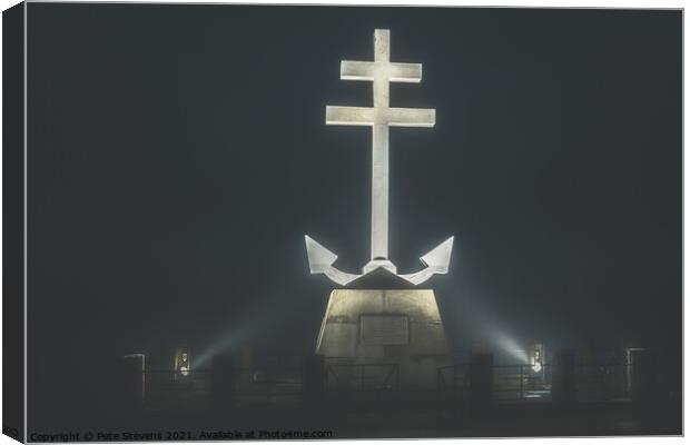 Free French Memorial in fog Canvas Print by Pete Stevens