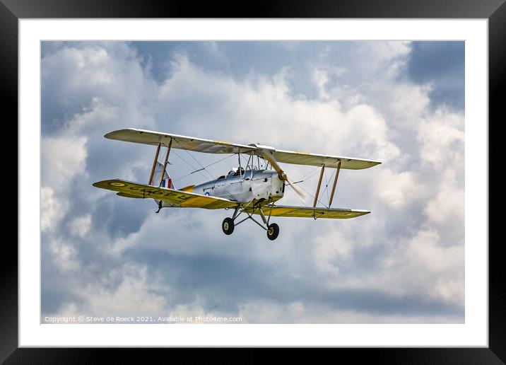 de Havilland Tiger Moth Framed Mounted Print by Steve de Roeck