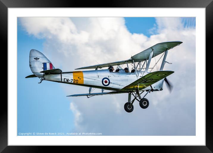 de Havilland DH82a Tiger Moth Framed Mounted Print by Steve de Roeck