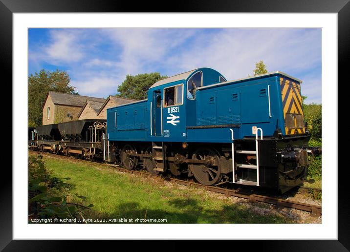 Class 14 Diesel-hydraulic no. D9521 at Whitecroft, Gloucestershire Framed Mounted Print by Richard J. Kyte