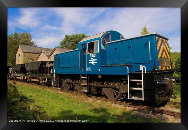 Class 14 Diesel-hydraulic no. D9521 at Whitecroft, Gloucestershire Framed Print by Richard J. Kyte