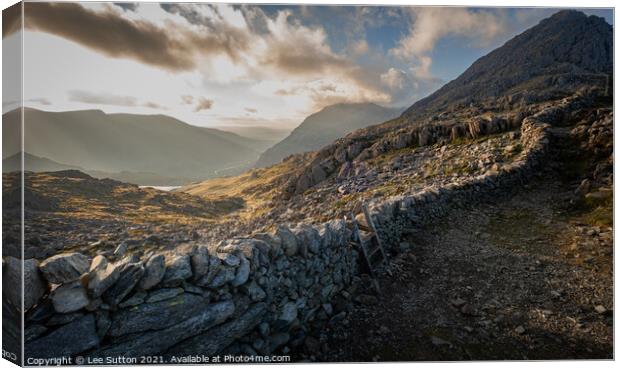 Bwlch Tryfan Canvas Print by Lee Sutton