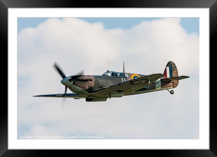 Supermarine Spitfire Framed Mounted Print by Steve de Roeck