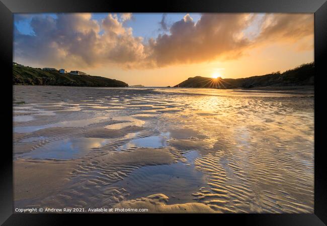 Setting sun at Porth Beach (Newquay) Framed Print by Andrew Ray