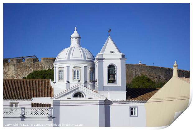 Castro Marim church view in Algarve, Portugal with the castle on the background Print by Luis Pina