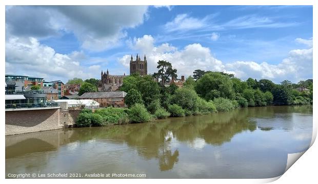 Hereford cathedral   Print by Les Schofield