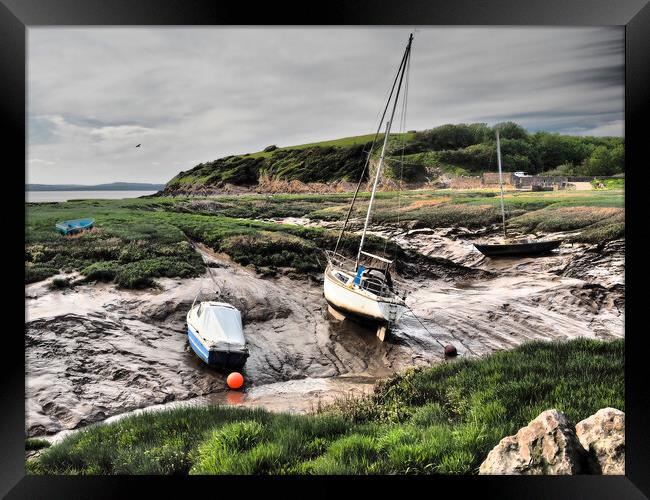Boats sitting in Clevedon harbour mud at low tide Framed Print by mark humpage