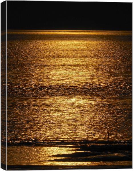 Golden Sunset over water at Clevedon, Somerset. Canvas Print by mark humpage