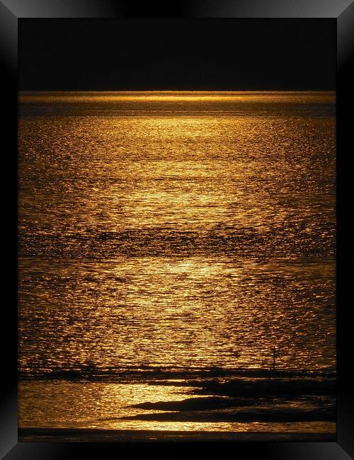 Golden Sunset over water at Clevedon, Somerset. Framed Print by mark humpage