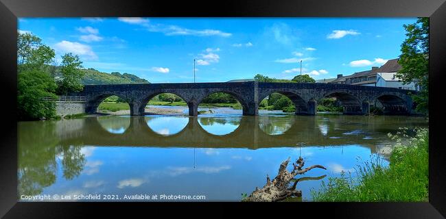 Bridge at bluith wells  on river wye Framed Print by Les Schofield