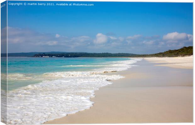 White sands of Hyams Beach Australia Canvas Print by martin berry