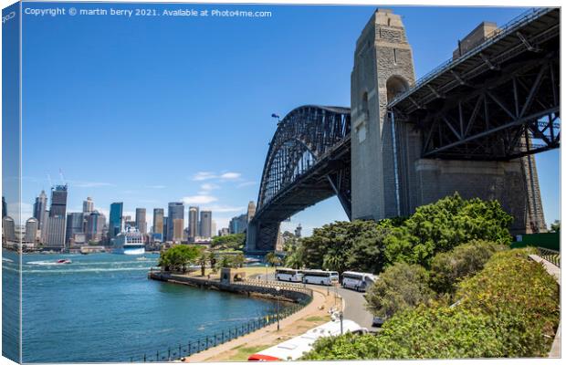 Sydney Harbour Bridge and Sydney skyline Canvas Print by martin berry