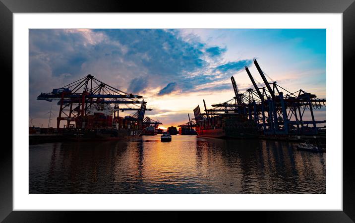 Sunset over the port of Hamburg - CITY OF HAMBURG, GERMANY - MAY 10, 2021 Framed Mounted Print by Erik Lattwein