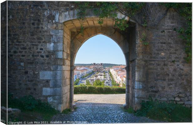 Gate Entrance of Vila Vicosa castle in Alentejo, Portugal Canvas Print by Luis Pina