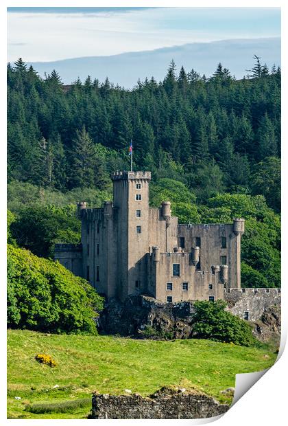 Dunvegan Castle Print by Duncan Loraine