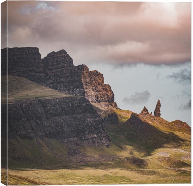 Old Man of Storr Canvas Print by Duncan Loraine